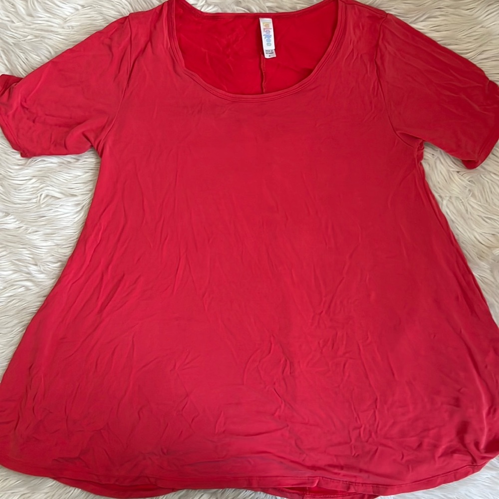 Lularoe small solid red t shirt